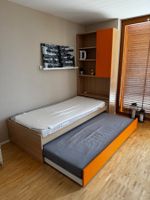 Auszieh-Bett mit Regal und Staufach