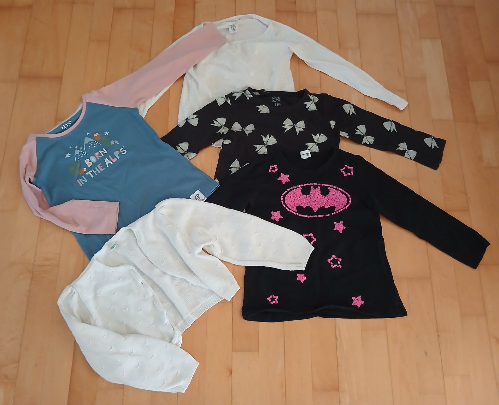 Ensembles coordonnés: 4 schöne Pullover Mädchen plus 1 Strickjacke Gr.116 – D'occasion à St. Margrethen SG par SamusAran