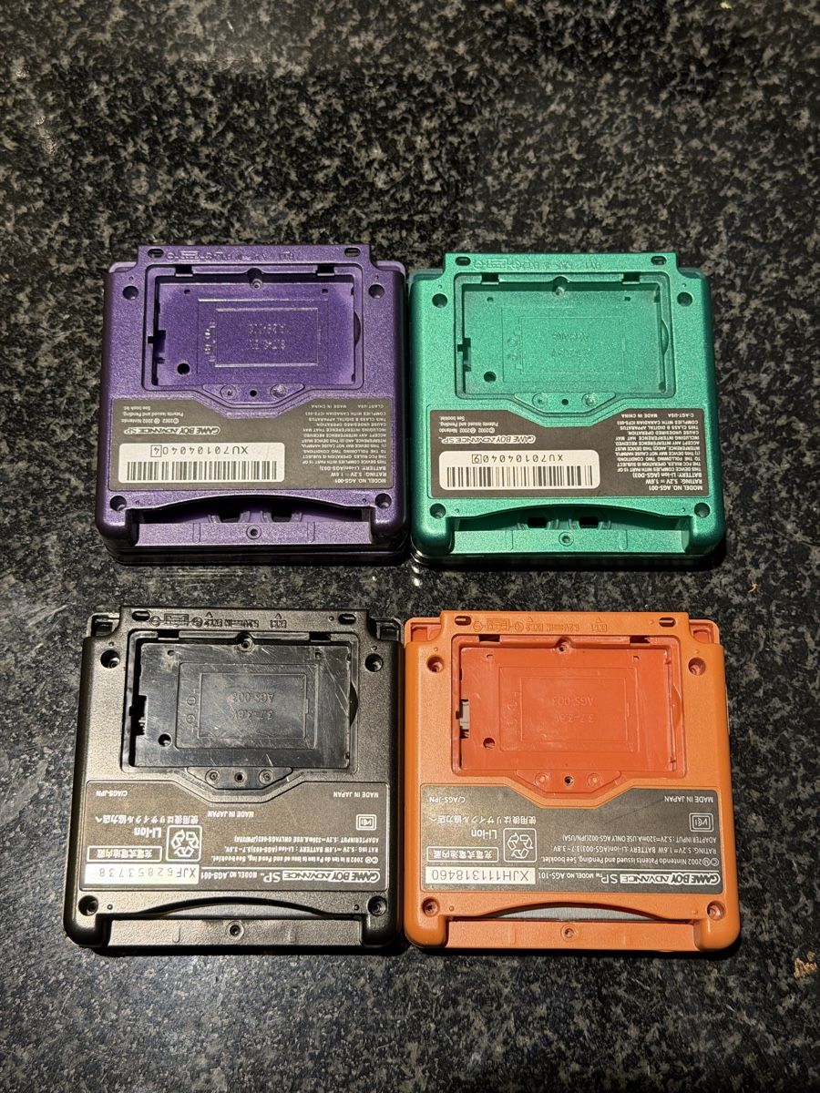Nintendo Custodie protettive: 4 coques Gameboy Advance SP – Usato da Lausanne venduto da Planet_Faisceaux 1