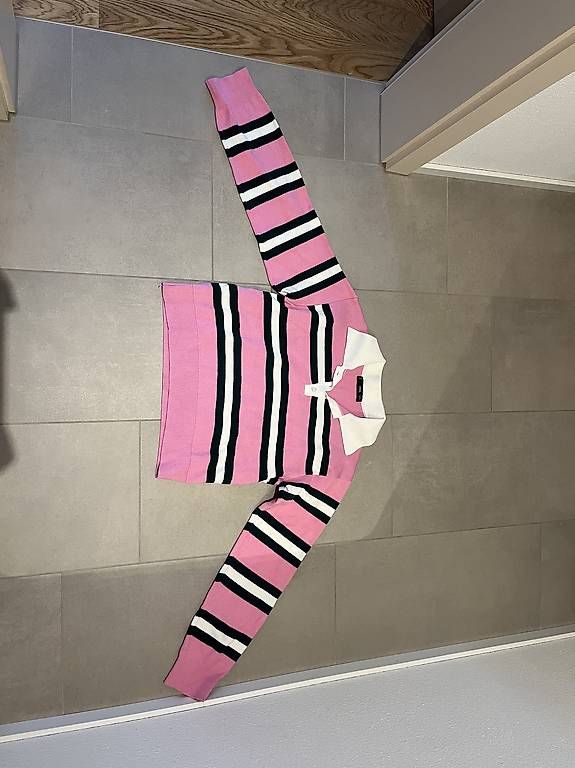 Pullover & Sweatshirts: Mango Pullover – Gebraucht aus Zürich von mik_7hwr