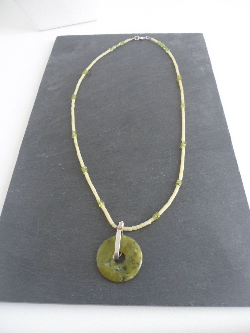 Catenine: Kette aus Serpentin PREISREDUKTION – Nuovo (secondo la descrizione) da Oberwil b. Zug venduto da roshan01