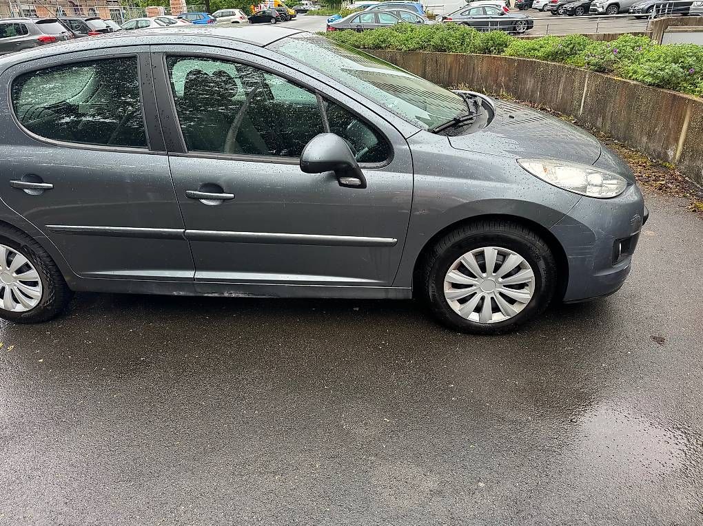 Peugeot Automobili: peugeot 207 1.6i 16v – Usato da Wettingen venduto da ika_ct6j 2