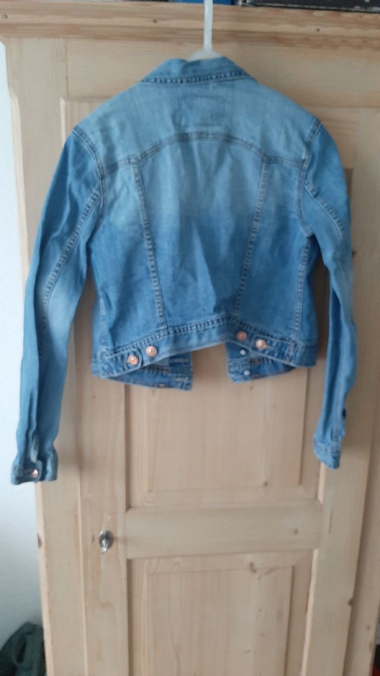 H&M Giacche: kurze Jeansjacke Grösse 40 – Usato da Dübendorf venduto da Luuuusmeitli12 2