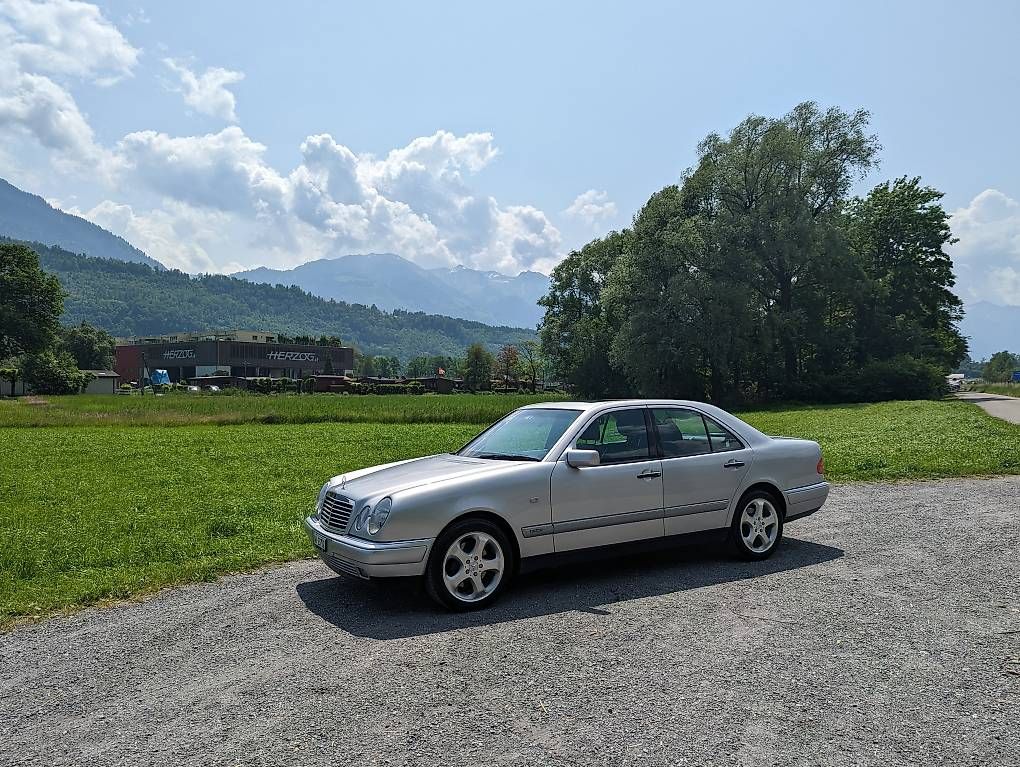 Mercedes-Benz Automobili: Mercedes E Klasse E420 W210 – Usato da Stalden (Sarnen) venduto da Alfapilot_75 2