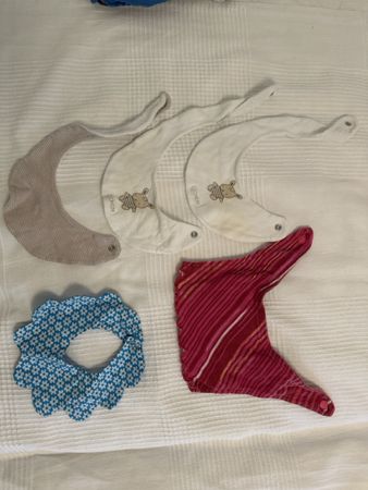 Set von 5 Baby Lätzchen gemischt gebrauchter Zustand