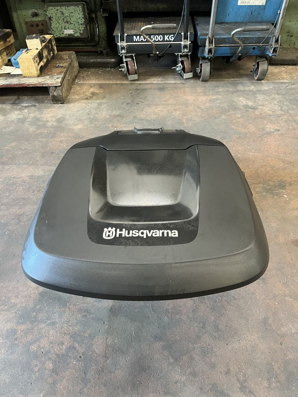 Husqvarna Rasenmäher: Husqvarna Roboter Garage – Gebraucht aus Stüsslingen von Shoebby_tools 1