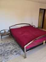 Metall-Bettgestell ohne Inhalt, 180x200cm, mit 2 Nacht...
