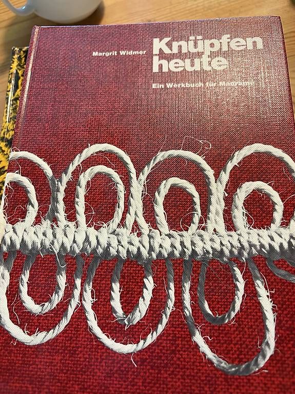 Libri: Ein Werkbuch für Macramé – Usato da Winterthur venduto da ver_f2wl