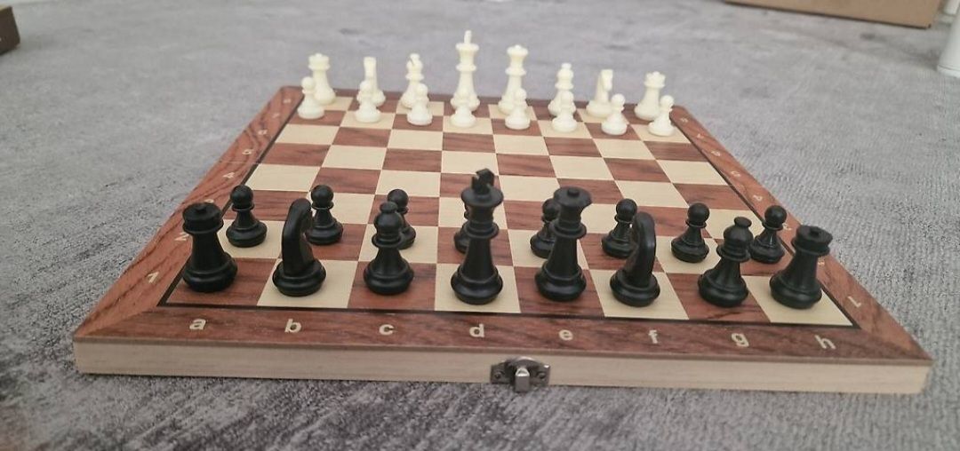 Giochi: Magnetisches Schachset Holz 24x24 cm – Nuovo e nell'imballaggio originale da Marbach SG venduto da Khan66