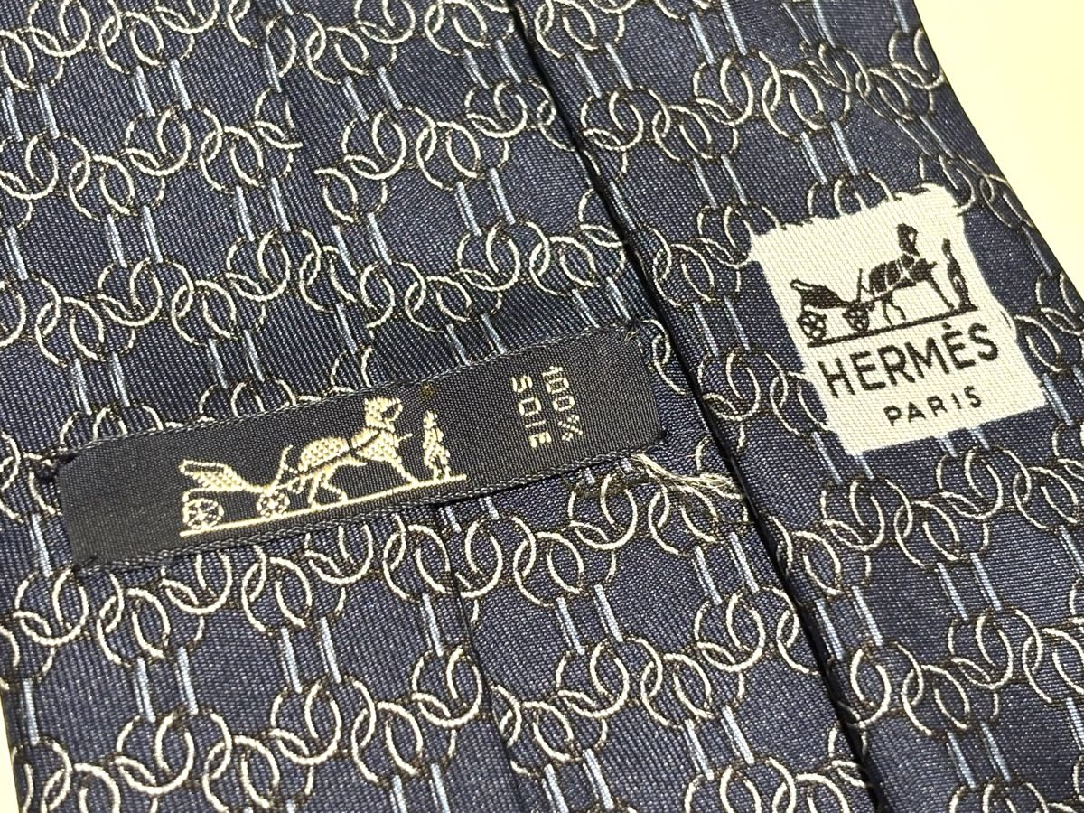 Hermès Krawatten: Original Hermes Silk Tie Dark Blue Geometric Pattern – Gebraucht aus Winterthur von Atelier.W 1