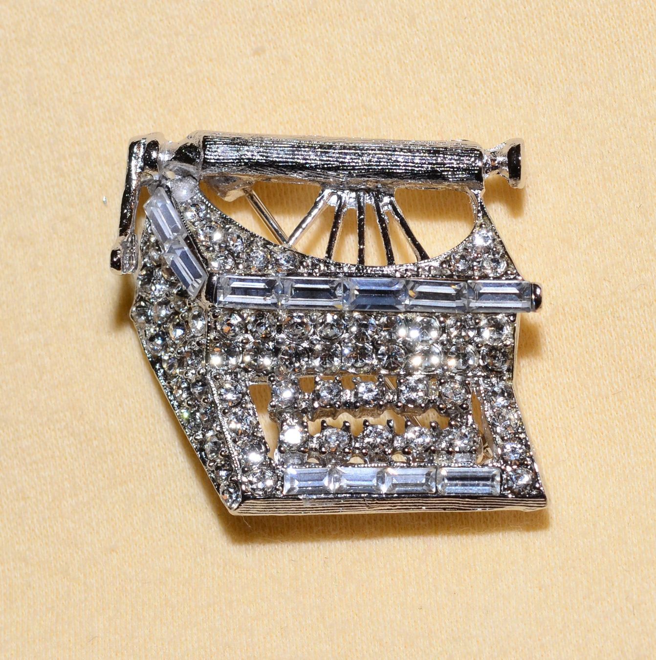 Spille & Fermagli: Brosche mit  echten Swarovski Strass – Nuovo (secondo la descrizione) da Frümsen venduto da amadiss 1