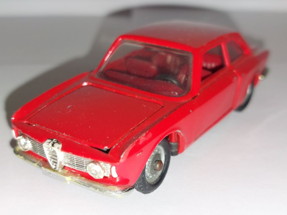Politoys Alfa Romeo Giulia 1600 - Miniature 1/43 - Vintage Rouge - État Correct