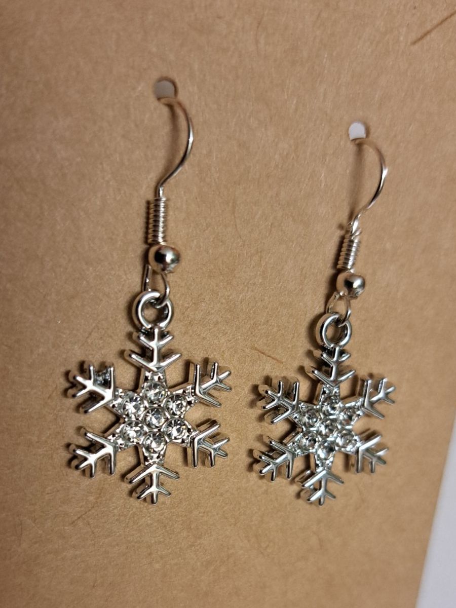 Ohrringe & -stecker: Silberfarbige Schneeflocken Ohrringe Modeschmuck Geschenk – Neu (gemäss Beschreibung) aus Weggis von Leeclipse