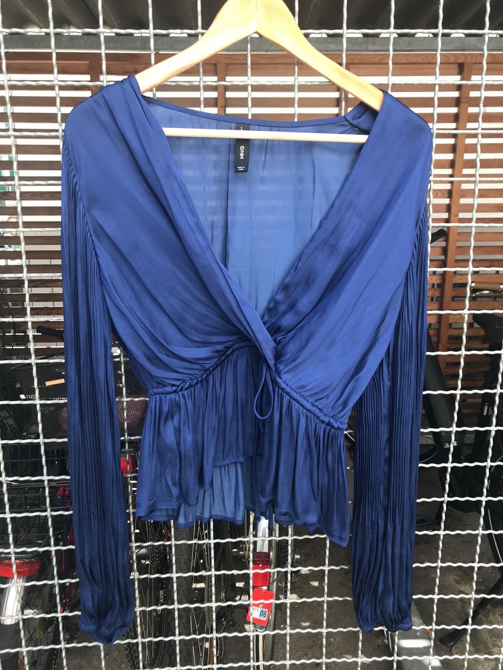 Mango Blusen: Mango Oberteil Gr. S in wunderschönem Blau – Neu (gemäss Beschreibung) aus Zürich von Salima03