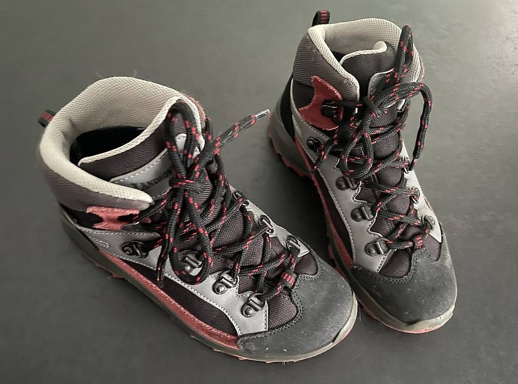 Scarpe da uomo: Scarponi / wanderschuhe 33 – Usato da Biasca venduto da P_86