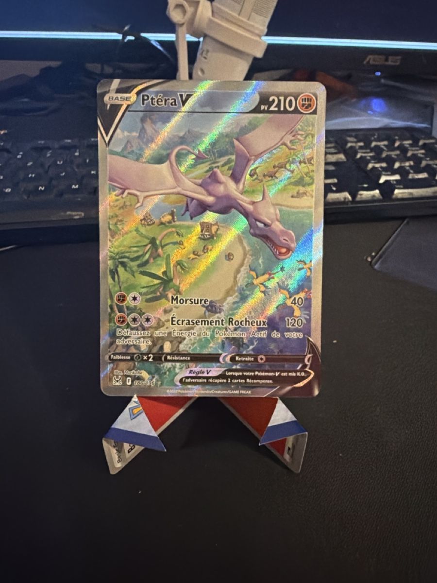Cartes: Pokémon FR Ptera V 180 – Neuf avec emballage d'origine à Onex par Shop2Rayan