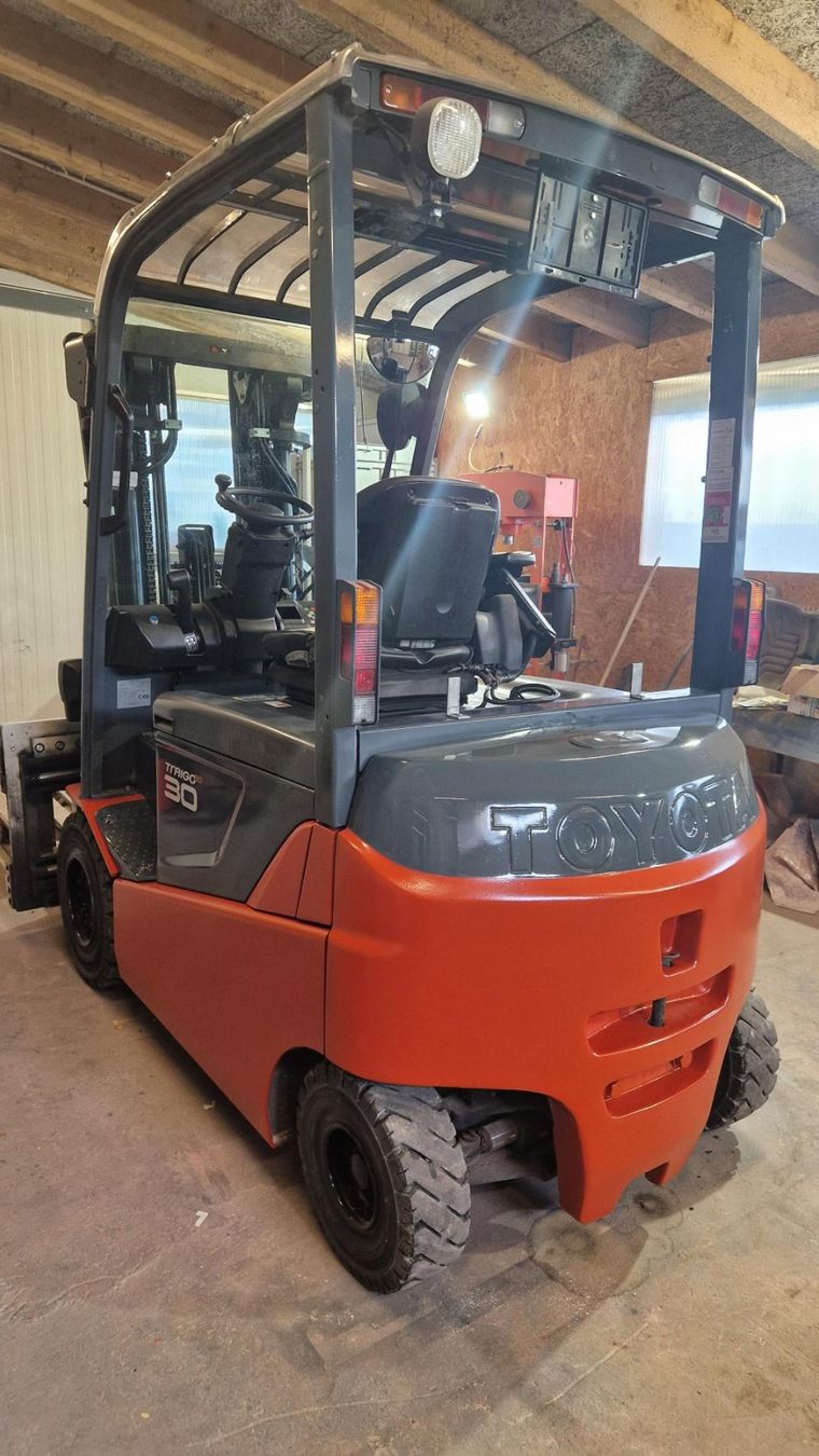 Carrelli elevatori e a forche: •	Toyota Elektro Stapler Triago 80 – Usato da Büren an der Aare venduto da Fridu2 2