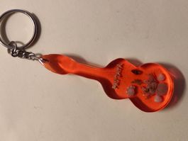 Süsse Geschenkidee: Pattaya Gitarre Schlüsselanhänger ...