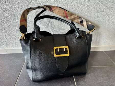 🖤✨ BURBERRY Buckle Tote Handtasche schwarz Schulterriemen