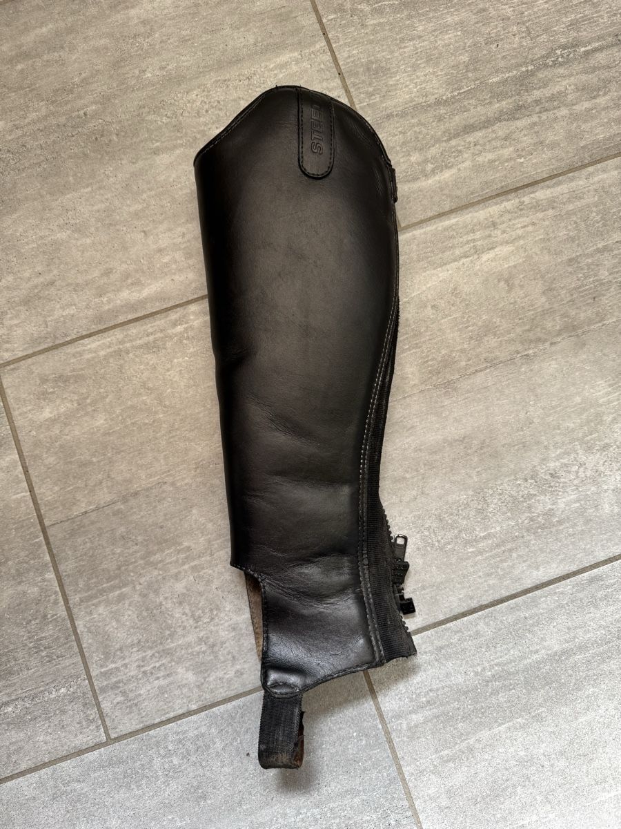Gamaschen & Bandagen: Schwarze Leder Chaps Steeds – Gebraucht aus Wenslingen von lea_8n67