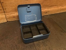 Blaue Geldkassette mit Schlüssel - Ideal für Flohmärkte!