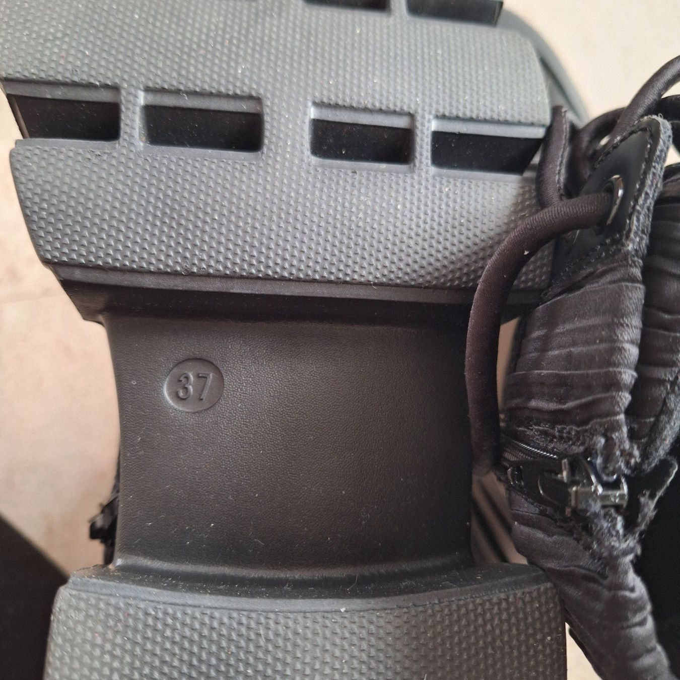 Scarpe da donna: Schwarze Boots Gr. 37 - Neu von Catwalk – Nuovo (secondo la descrizione) da Hettenschwil venduto da Schneuggi2 2