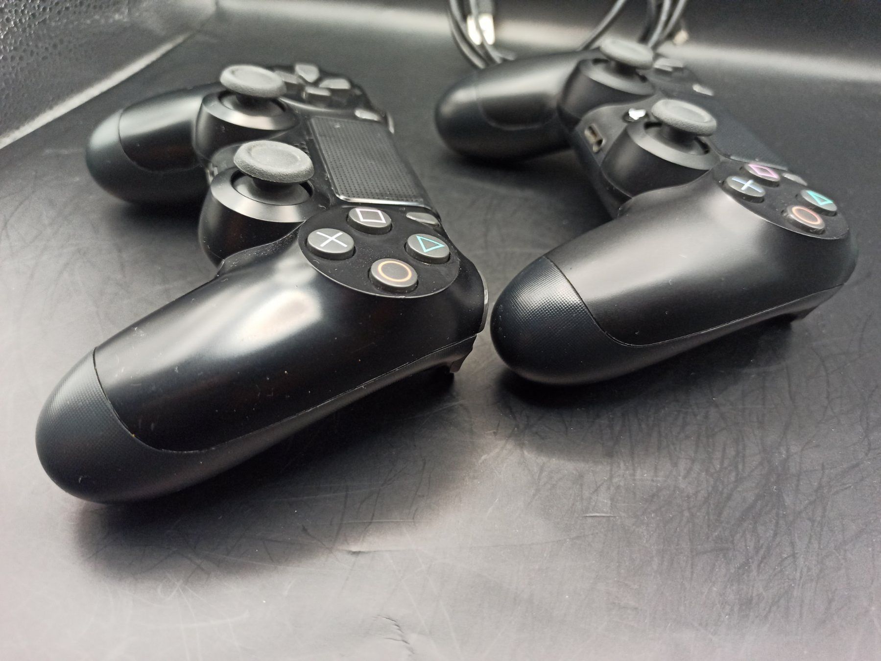 Controller: 2 x Original Controller Sony PS4 Wireless DualShock 4 V2 – Gebraucht aus Oberweningen von mar_87mx 7