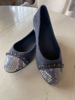 Stuart Weitzman Ballerinas, Grau, Schlangenmuster, Grösse 36