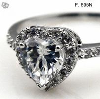 Silber Farbe Herz-Ring mit Zirkonia-Steinen, neuwertig