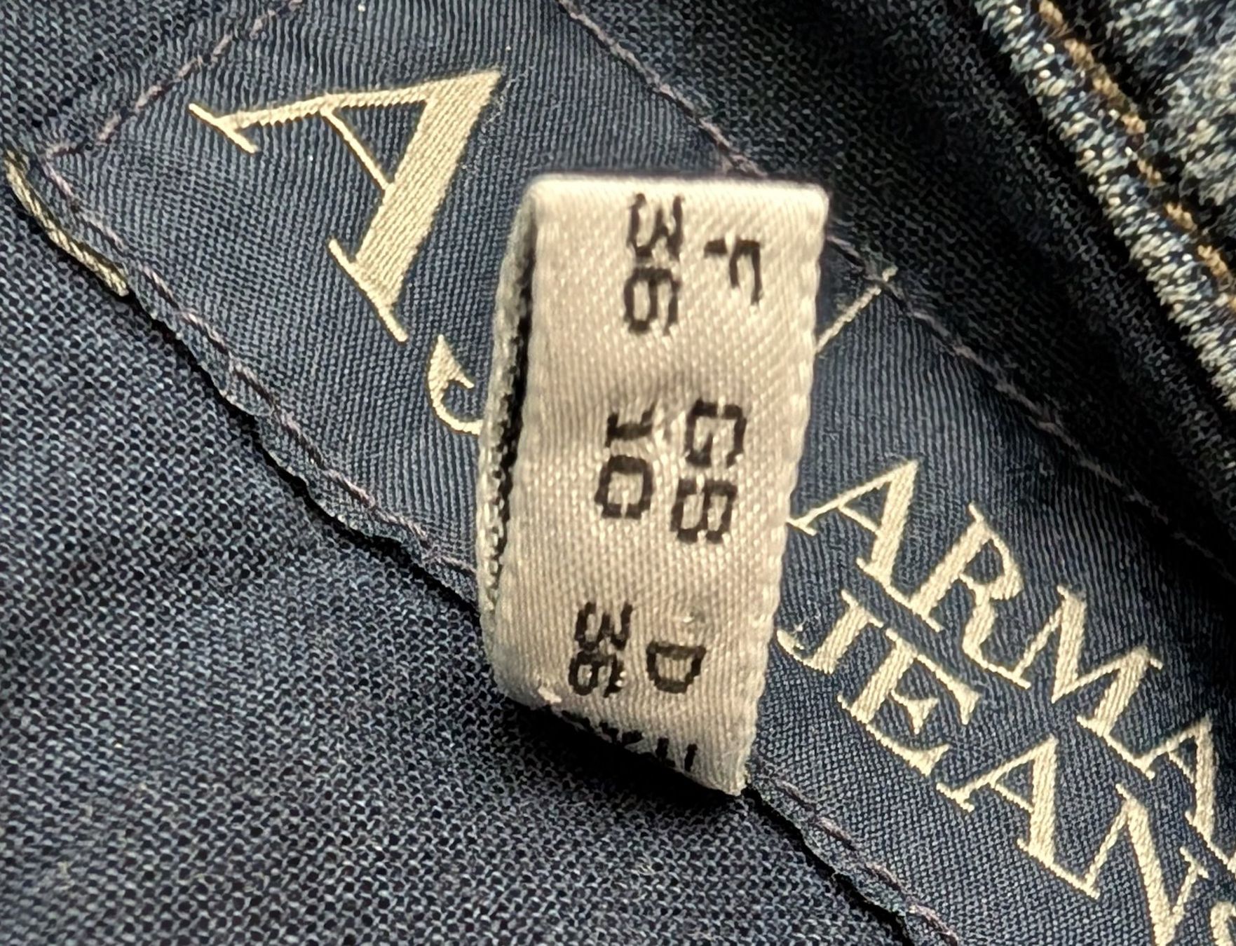 Armani Jacken: Jeansjacke von Armani Jeans, Grösse 36 – Gebraucht aus Rüfenacht BE von mla_jmf8 3