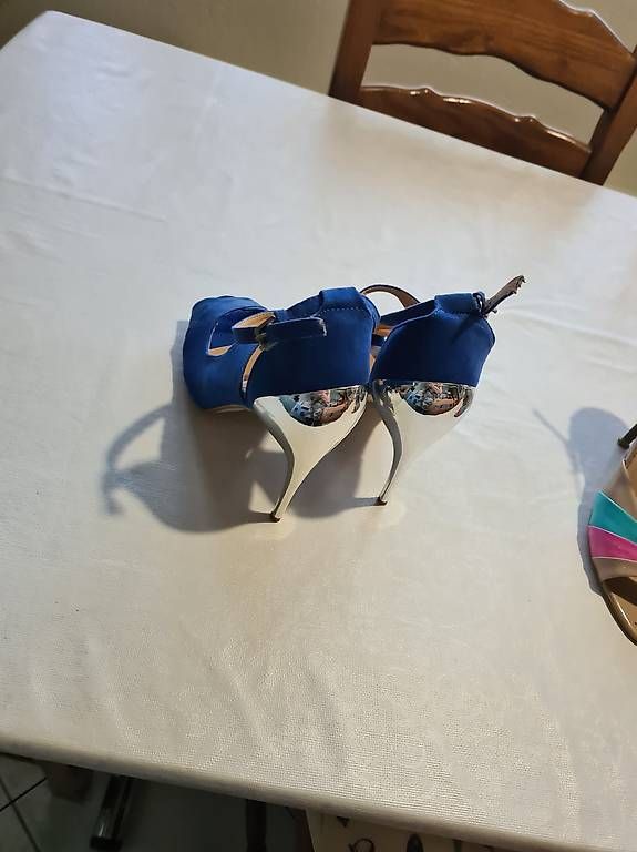 Scarpe da donna: sandales à talons pointure 39 – Usato da La Croix (Lutry) venduto da azzura01 3