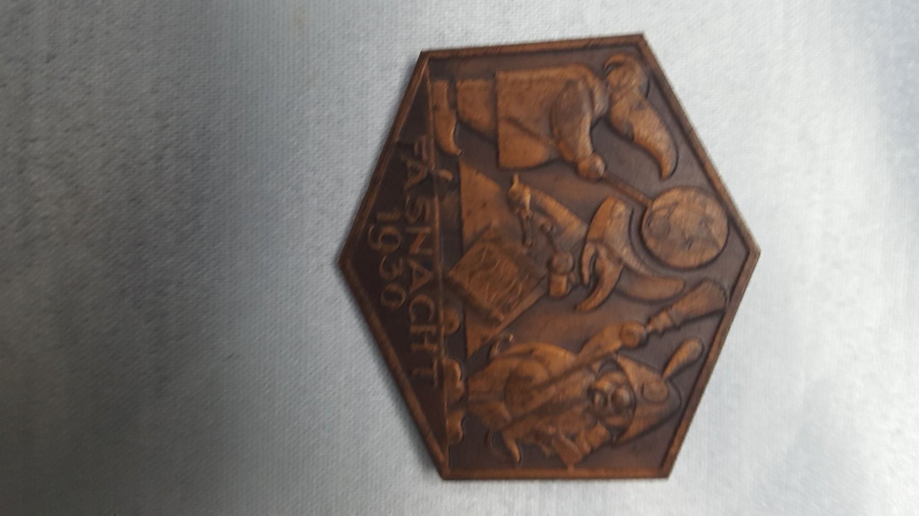 Medaillen: Basler Fasnachtsplakette 1930 – Gebraucht aus Reinach von 3Guggerli 1