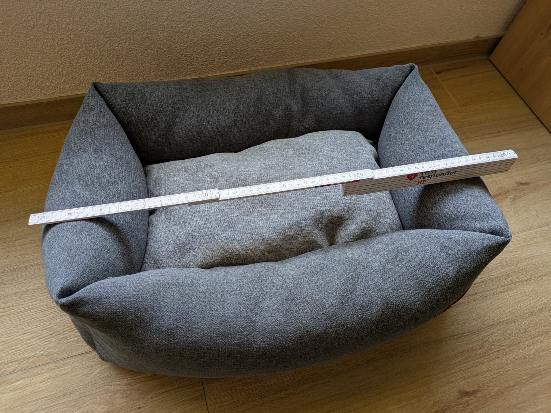 Liege- & Schlafplätze: Hundebett 60x40 cm – Gebraucht aus Wangen an der Aare von eggerclaudia