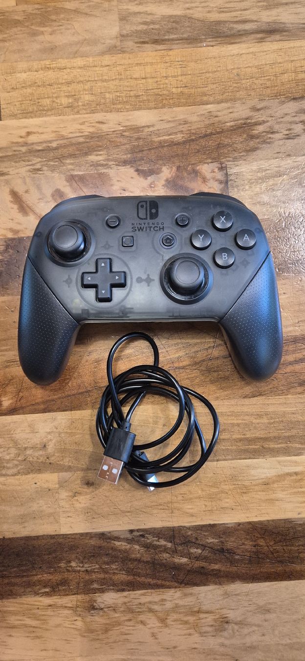 Nintendo Controller: Nintendo Switch Controller – Gebraucht aus Wuppenau von Suenneli10