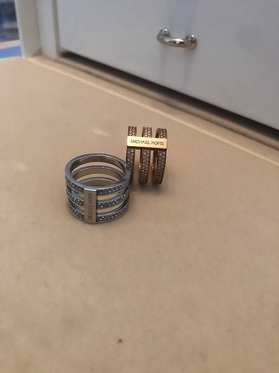 Michael Kors Anelli: 2 Michael Kors Ringe, Silber/Roségold, Grösse 54 – Usato da Märstetten venduto da M.Wiget