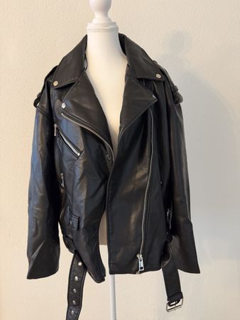 ZARA Oversize Bikerjacke Kunstleder Schwarz – Grösse L