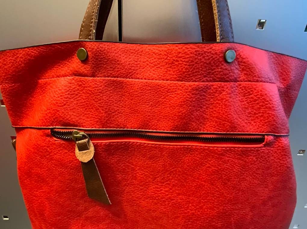 Taschen für Damen: Rote Tasche aus Kunstleder – Gebraucht aus Weinfelden von bea_2ln5 1