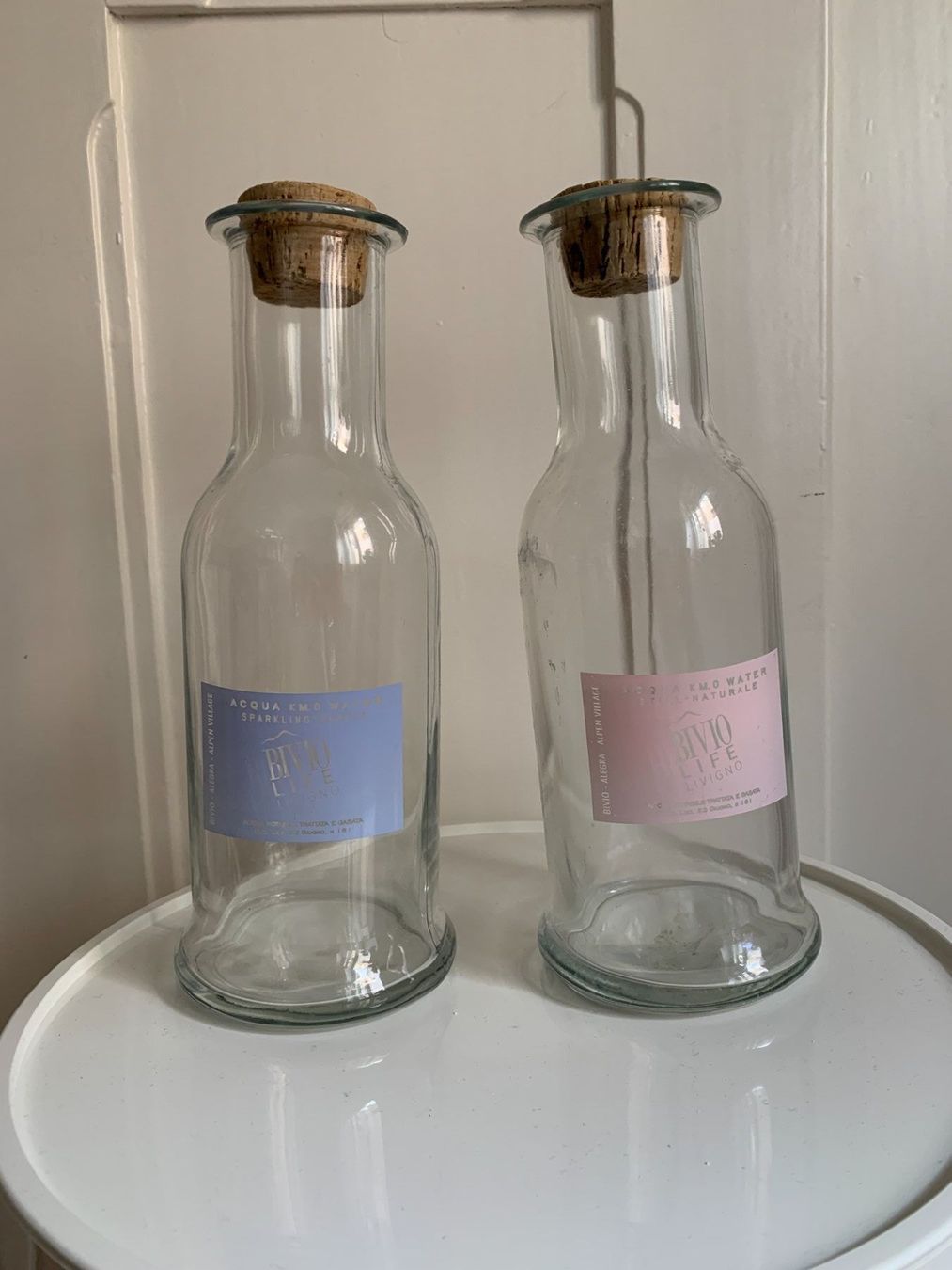 Karaffen: 2 Glas Karaffen mit Korken – Gebraucht aus Zürich von Diazaio