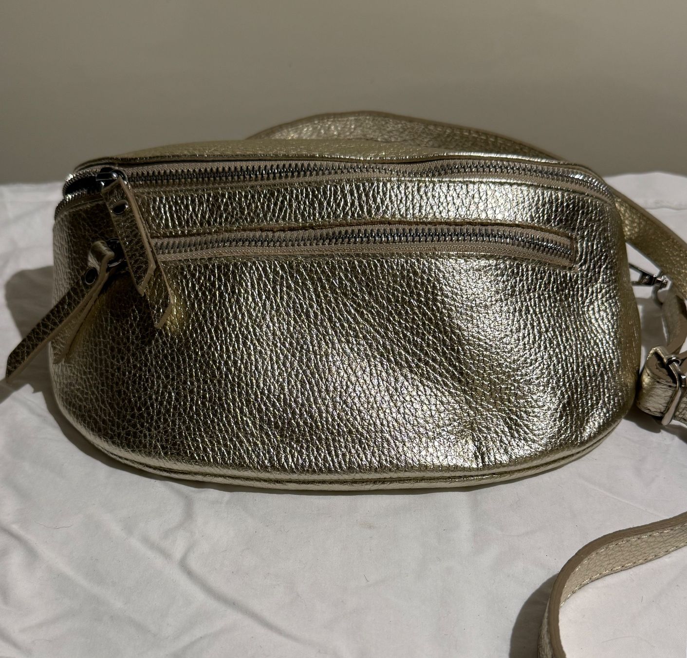 Sacs femmes: Gürteltasche  Leder gold – D'occasion à Basel par karpfen17