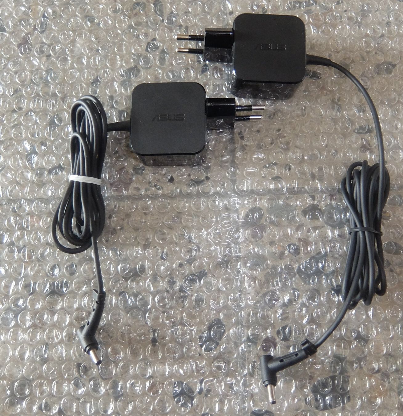 Asus Modems & Router: Asus AX6600 Set Wifi Routers Model XT8 2stk – Gebraucht aus Basel von Elektronik_Markt 7