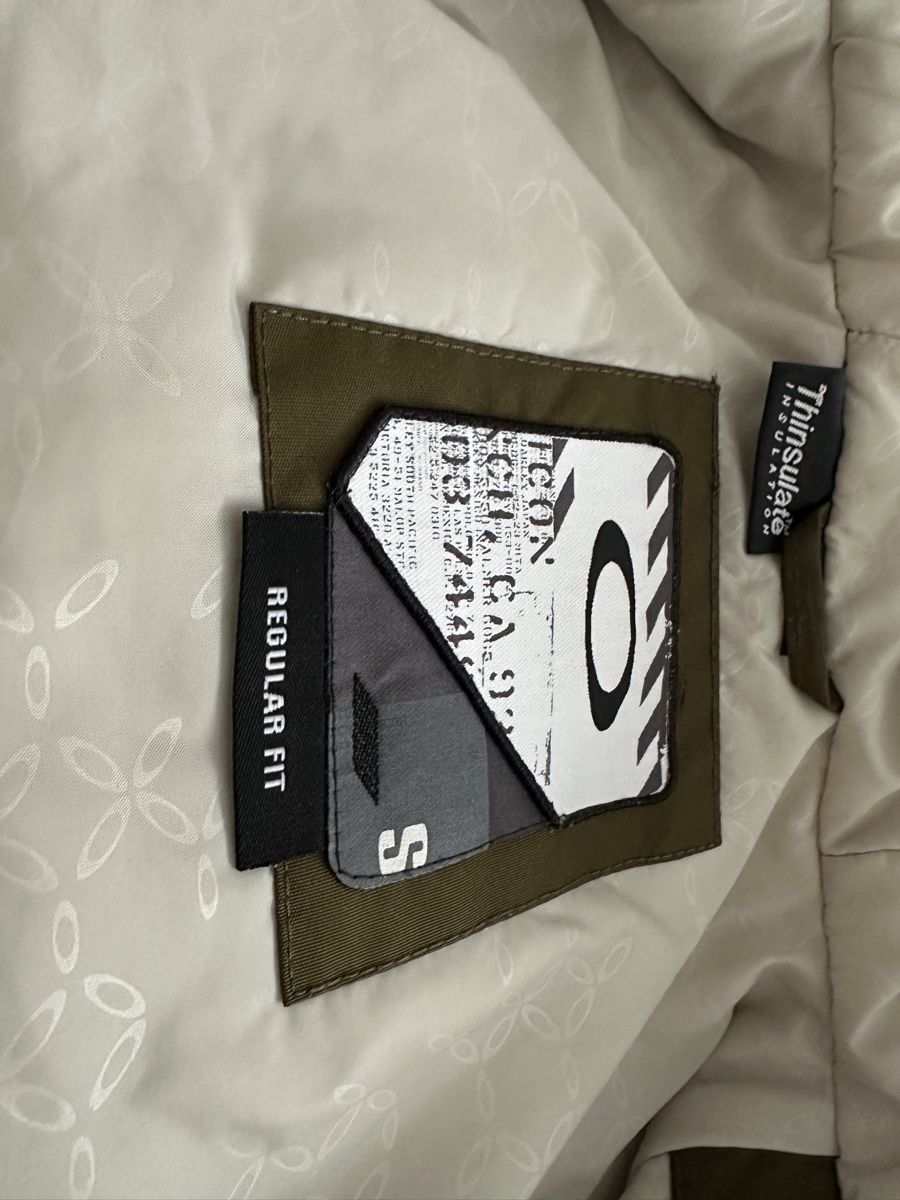 Oakley Lotti di vestiti: Oakley Ski Jacket and Pants Set Size S – Usato da Hombrechtikon venduto da rot_59mr 4