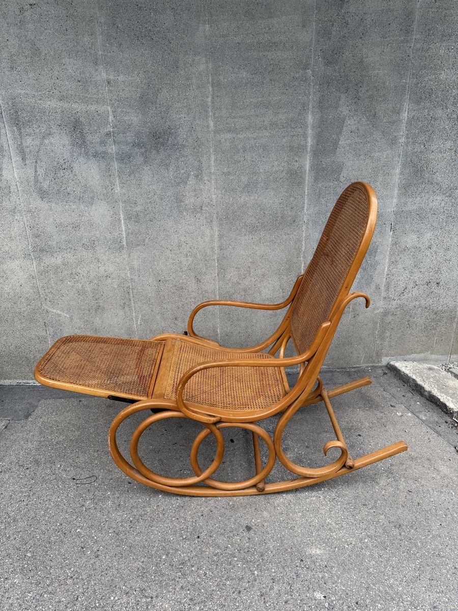Thonet Sedie: Schaukelstuhl mit aufklappbarem Fussteil – Usato da Zürich venduto da Kue_Zuerich 6