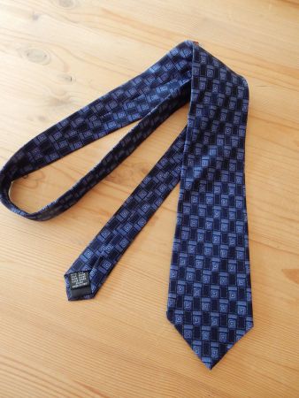 klassische Krawatte blau mit modernem Muster - Seide - NEU