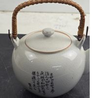 Japanische Vintage-Teekanne mit Kalligraphie