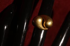 Sehr schöner Fingerring in spezieller Form in Gelbgold (750)