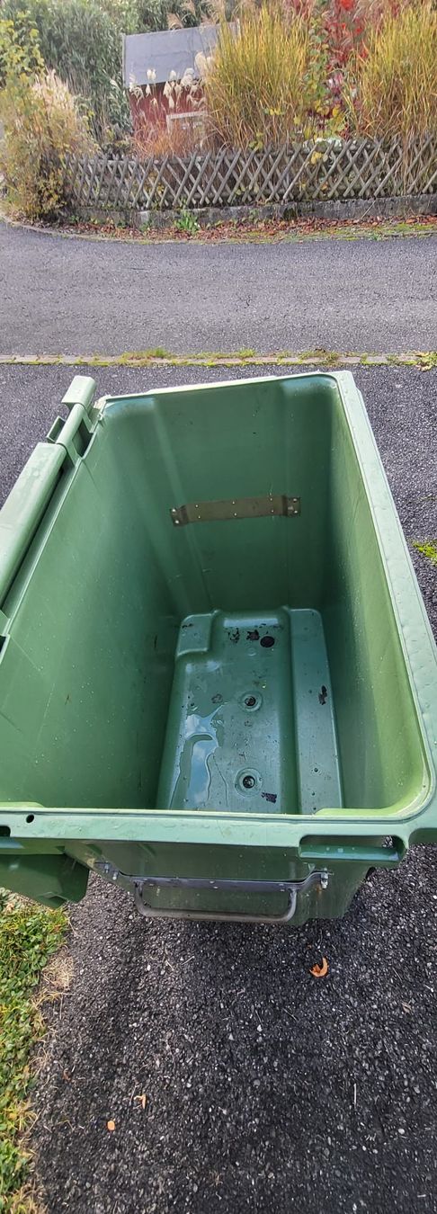 Altro per Ufficio & Commercio: Grüne Mulde / Abfallcontainer - Top Zustand! – Nuovo (secondo la descrizione) da Hallwil venduto da cao_x7wb 3