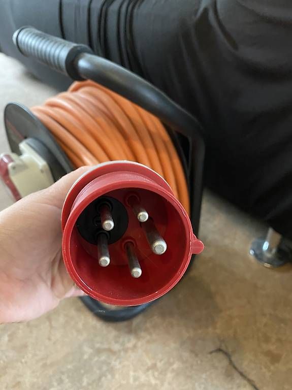 Alimentation électrique: Enrouleur électrique neuf – Neuf (Voir description) à Neuchâtel par zib_lzs8 2