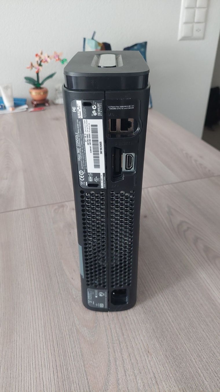Microsoft Console: Xbox 360 Slim 250GB – Usato da Ebikon venduto da ikn_vj6n