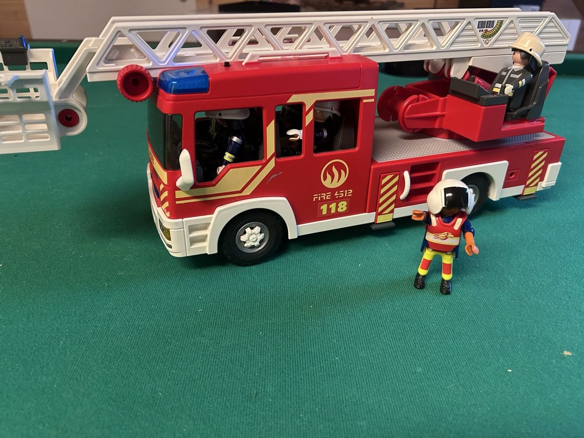 Playmobil Jouets: Playmobil Feuerwehrauto  – D'occasion à Schattdorf par Beni8080 1