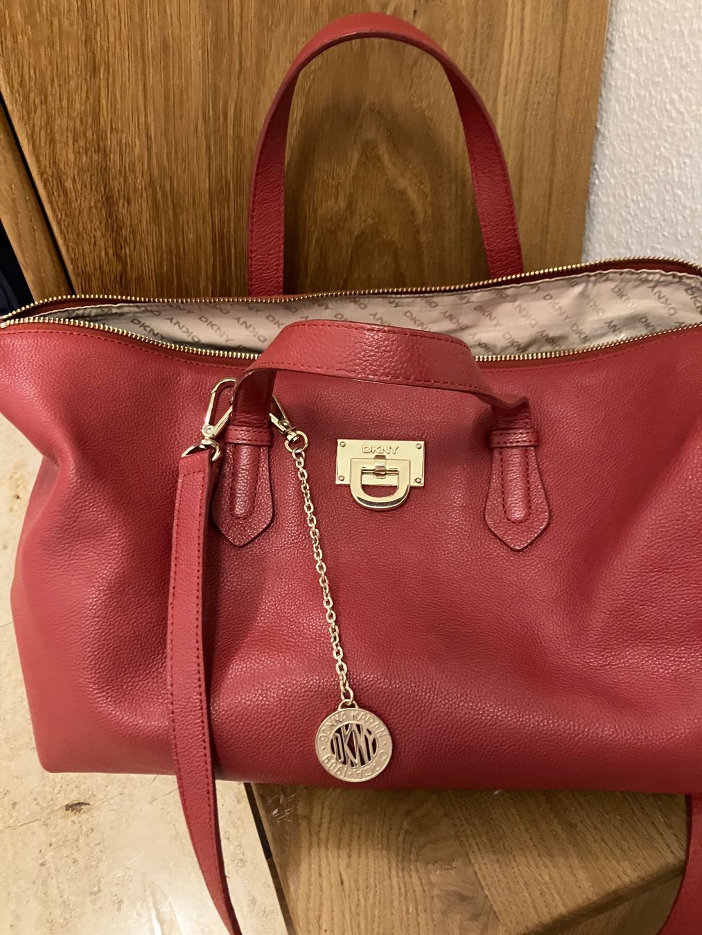 DKNY Borse da donna: DKNY Ledertasche – Usato da Walchwil venduto da Maxana